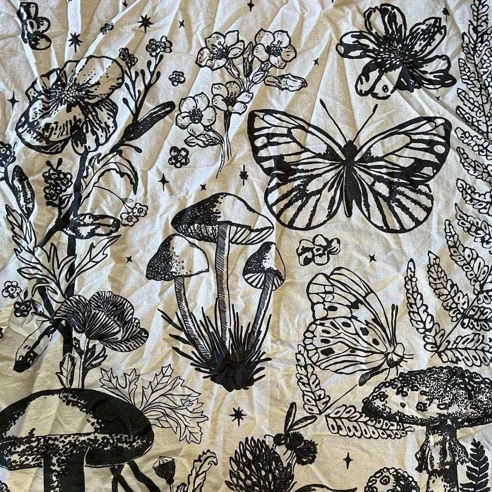 Tapestry Wall Hanging Flowers Mushrooms Butterflies Boho 34x46 White/Black